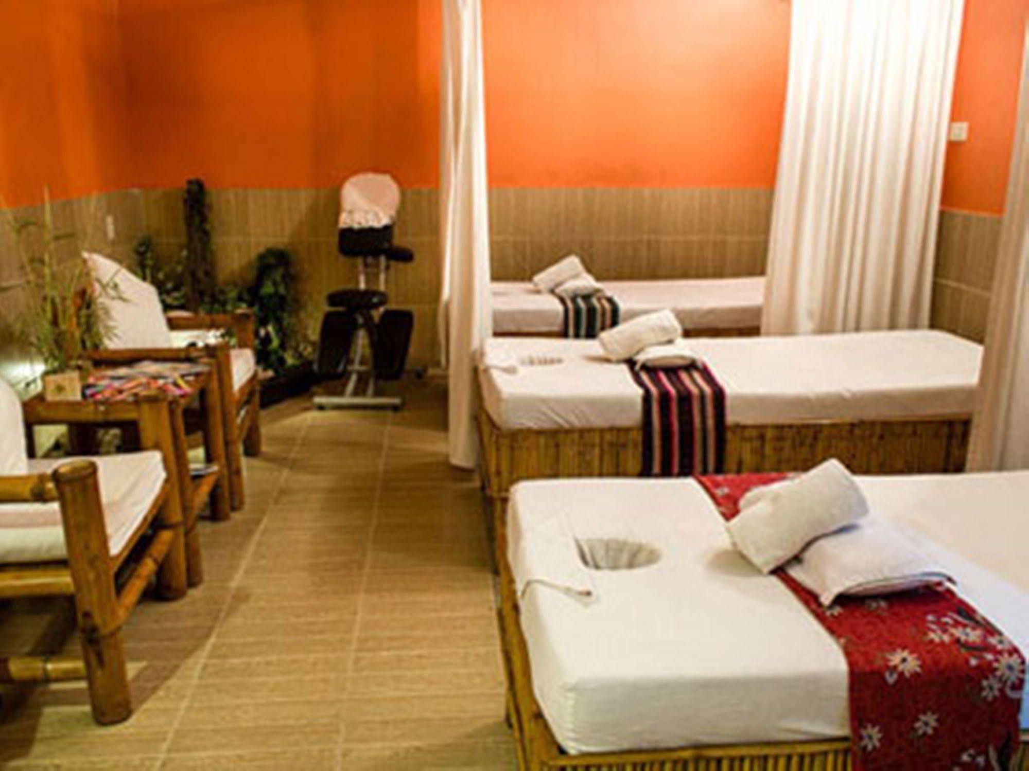 Matabungkay Beach Hotel Lian Buitenkant foto