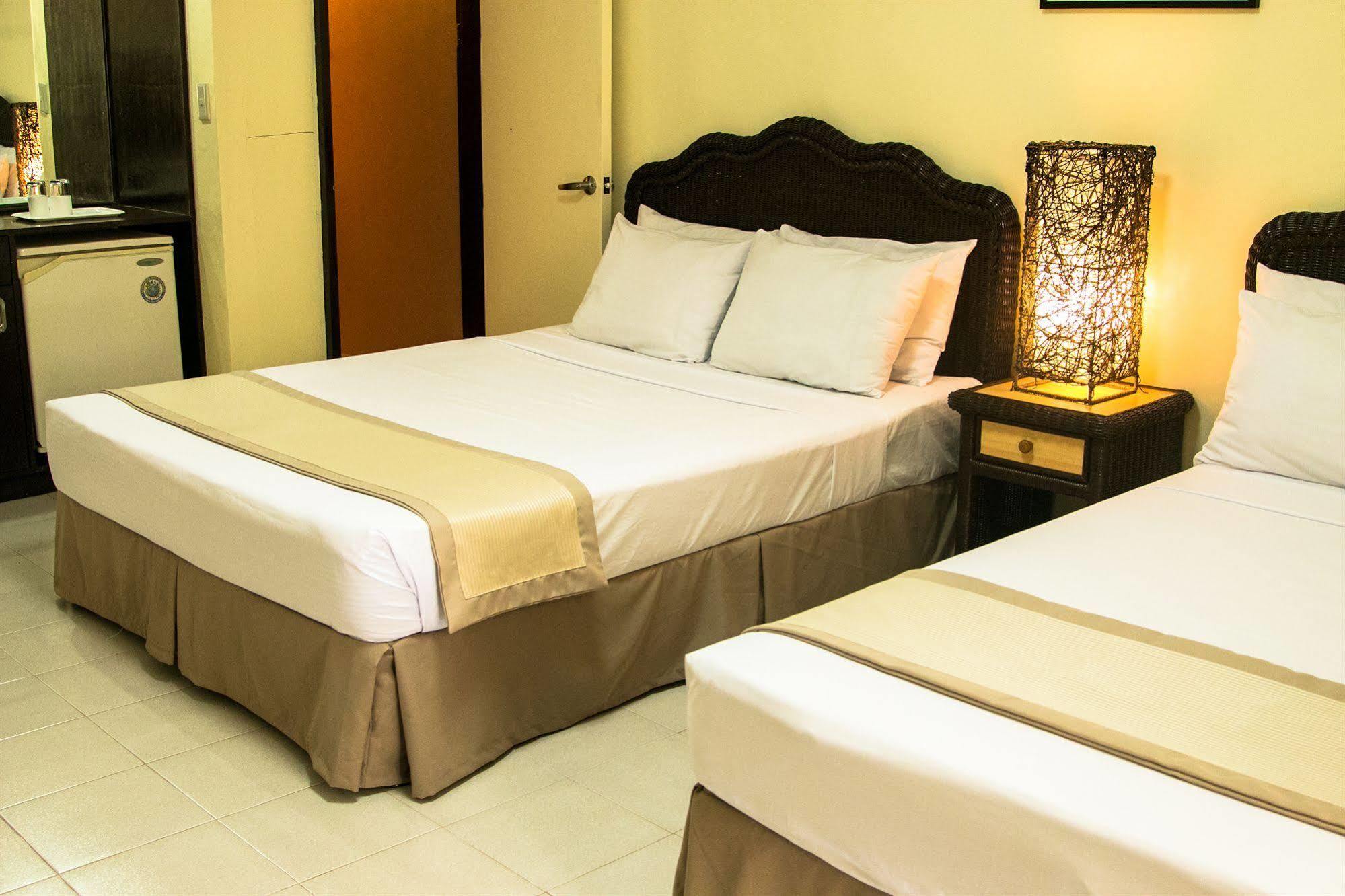 Matabungkay Beach Hotel Lian Buitenkant foto
