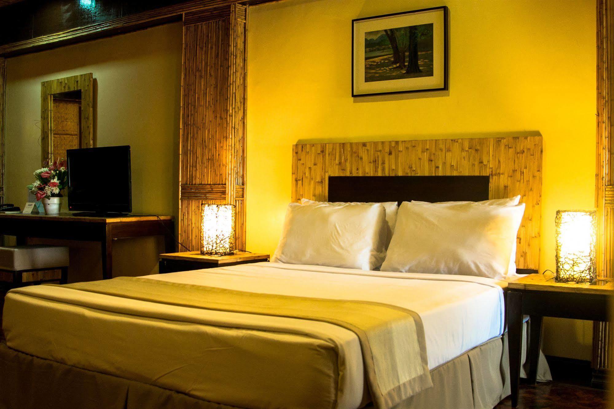 Matabungkay Beach Hotel Lian Buitenkant foto
